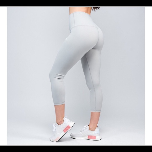 Modus Apparel Sculpt Capris - Picture 1 of 8